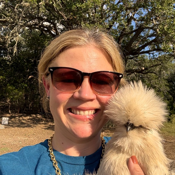 Meet your Posher, Megan - Picture 1 of 8